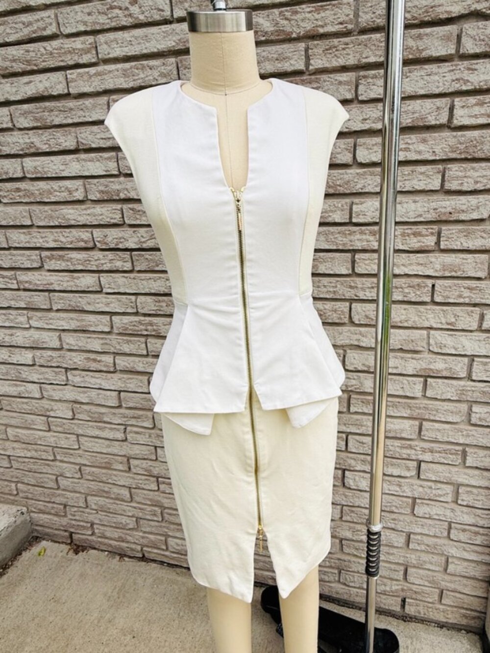 Ted Baker Jamthun Ivory Zip Peplum Dress Size 1 US 4